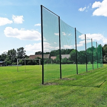 Piłkochwyt 4m wysokości   Siatka oczko 4,5x4,5cm   Grubość siatki 4mm