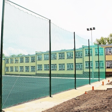 Piłkochwyt 5m wysokości   Siatka oczko 8x8cm   Grubość siatki 6mm