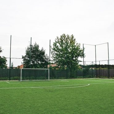 Piłkochwyt 4m wysokości   Siatka oczko 10x10cm   Grubość siatki 6mm