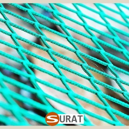  Surat - Siatki na wnęki podczas budowy 