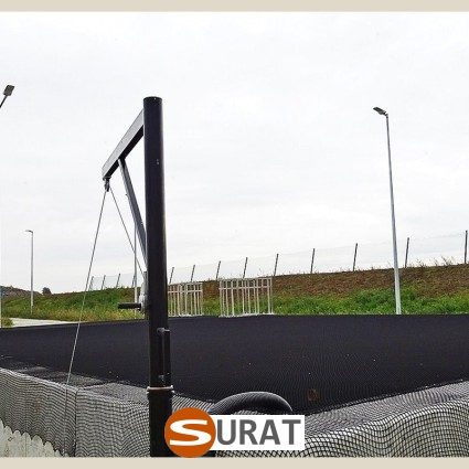   Surat - Siatka na akweny i zbiorniki z polipropylenu do zabezpieczenia, trwała i odporna, o oczku 2x2 cm. 