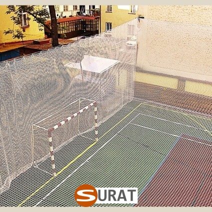  Surat - Ogrodzenie boiska w Szkole 