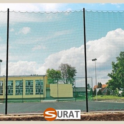  Surat - Ogrodzenie boiska w Szkole 