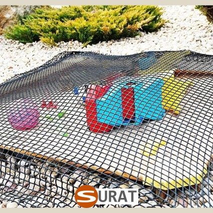   Surat - Piłkochwyt 4m wysokości   Siatka oczko 8x8cm   Grubość siatki 5mm 