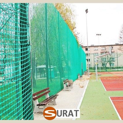 Trwałe ogrodzenie boisk z siatki polipropylenowej w wielu kolorach — Bezpieczne rozwiązanie dla infrastruktury sportowej, sklep Surat