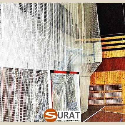   Surat - Siatki do ochrony pod sufitów hal, wykonane z polipropylenu o grubości 3mm i oczku 4,5x4,5cm, dostępne w wielu kolorach. 