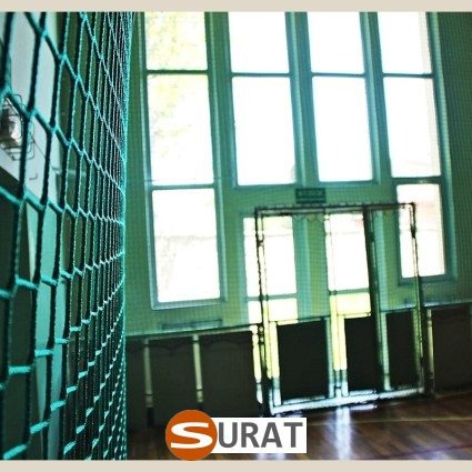  Surat - Piłkochwyty na hale sportowe - siatka o zwiększonej wytrzymałości z polipropylenu w optymalnej metodzie realizacji. 