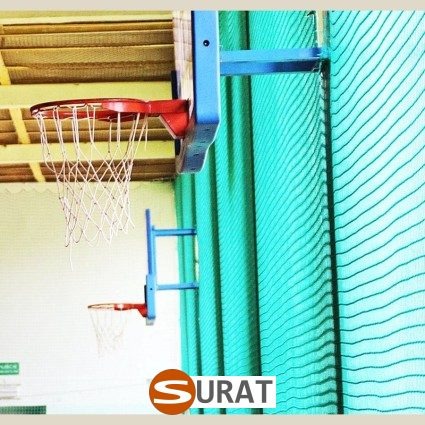 Piłkochwyty z polipropylenu na wymiar — Elastyczna siatka ochronna o oczku 6x6 cm — Zabezpieczenie hali sportowej grafitową konstrukcją, sklep Surat