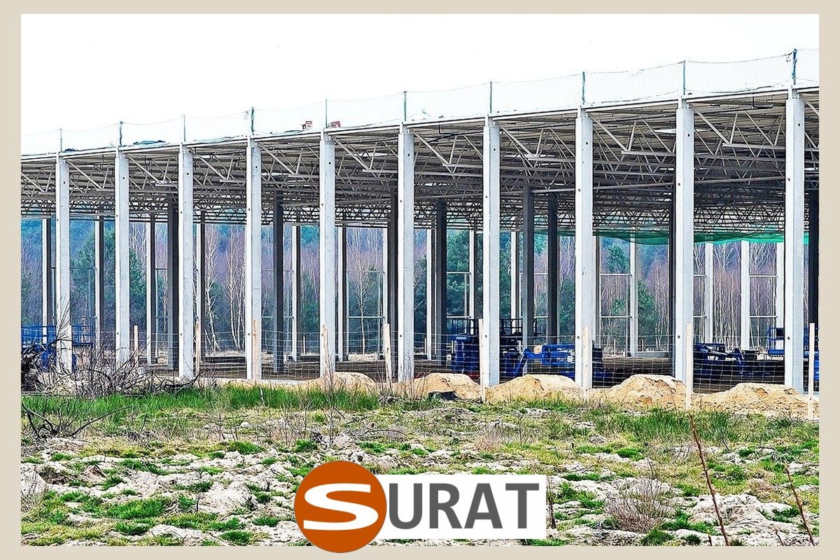   Surat - Siatki Budowlane z polipropylenu o grubości 4mm i oczku 4,5x4,5cm, dostępne w kolorach zielonym i grafitowym, na twój własny wymiar. 