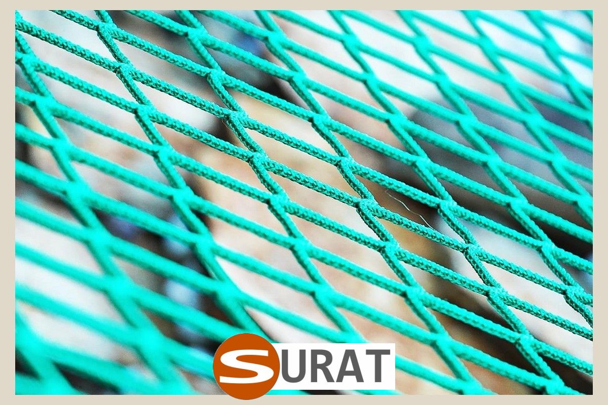  Surat - Siatki na wnęki podczas budowy 