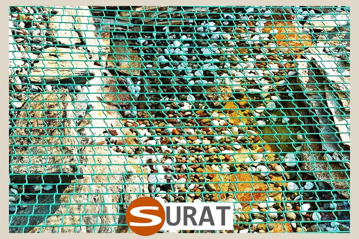  Surat - Siatka do oczka wodnego z polipropylenu o konstrukcji o wysokiej wytrzymałości i optymalnych oczkach 2x2 cm, często wybierana do eksploatacji w warunkach użytkowych. 