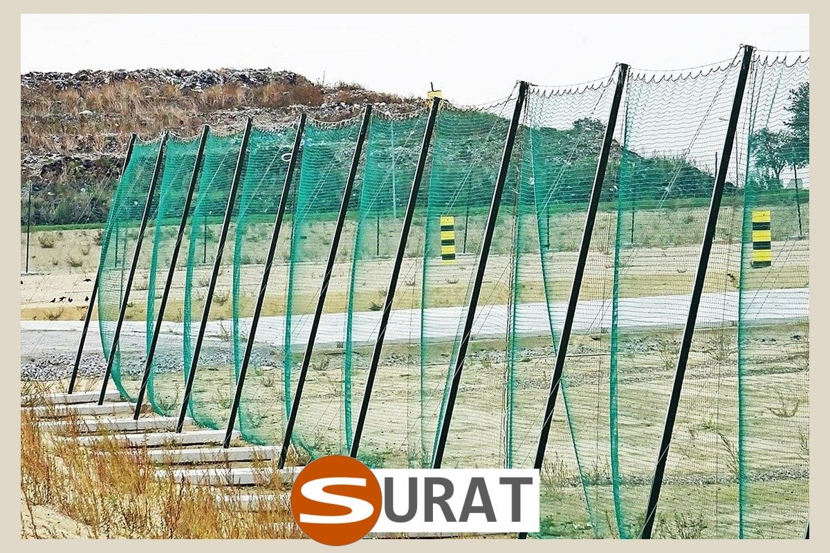  Surat - Siatka na autostrady i drogi z polipropylenu, grubości 3mm, o oczku 4,5x4,5cm, dostępna w różnych kolorach i sprzedawana na twoje wymiary. 