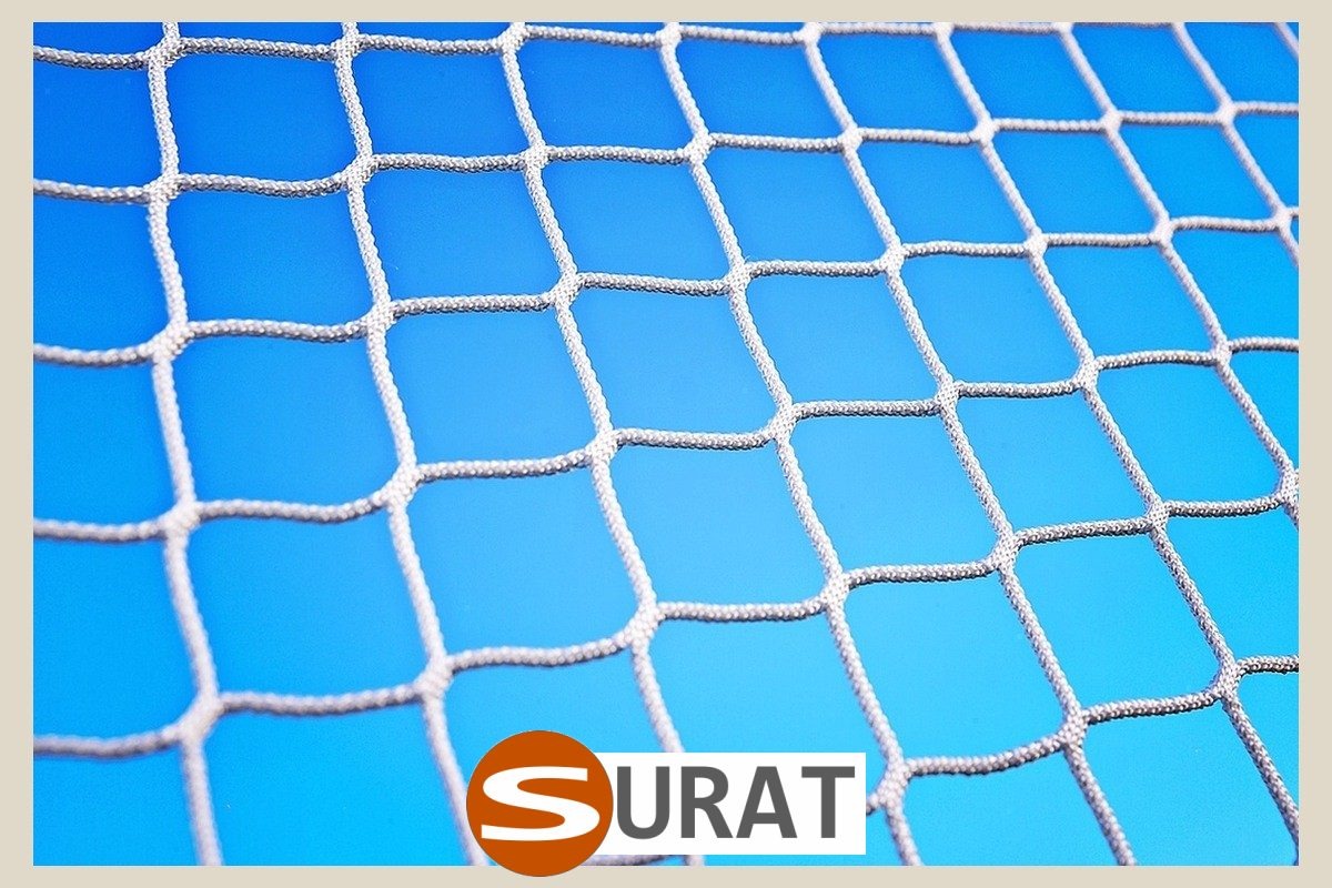   Surat - Piłkochwyt 5m wysokości   Siatka oczko 6x6cm   Grubość siatki 4mm 