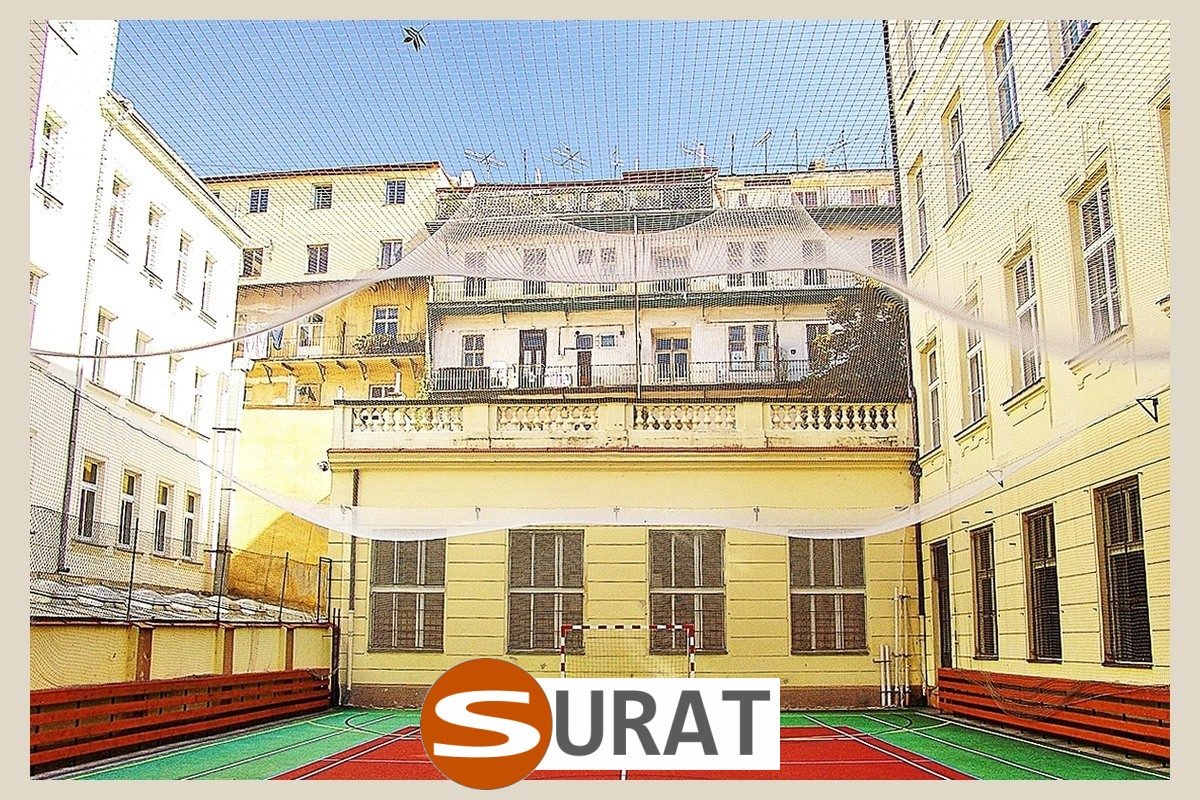   Surat - Siatka na Piłkochwyty do ochrony oczka 4,5x4,5cm z polipropylenu o grubości 3mm w wybranym kolorze. 