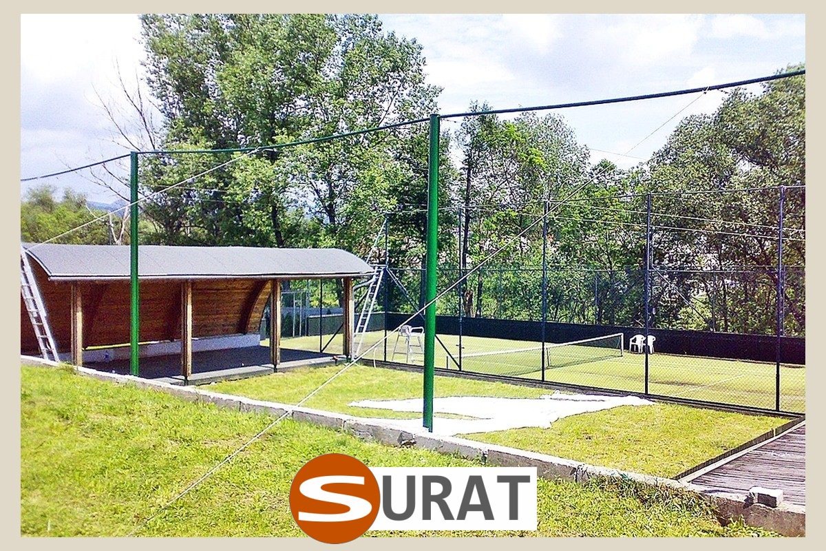   Surat - Siatka ochronna do Sportu z polipropylenu o oczkach 10x10 cm, grubości 6 mm, w kolorze zielonym, sprzedawana na wymiar. 