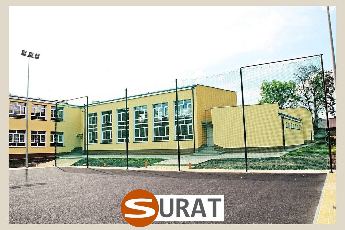  Surat - Ogrodzenie boiska 