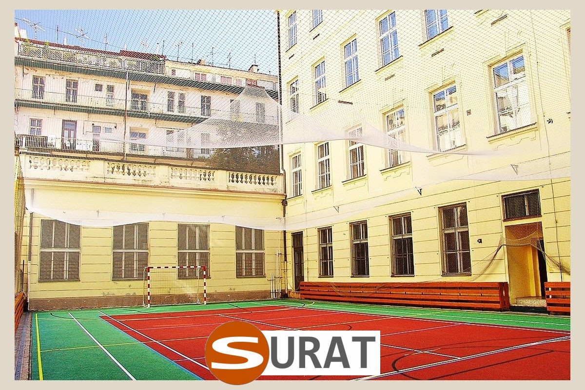  Surat - Ogrodzenia na boisko 
