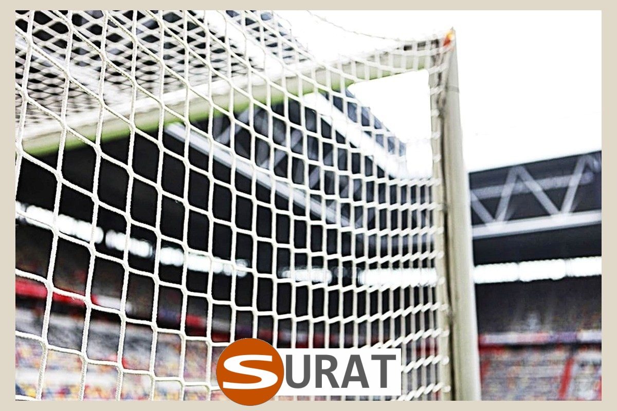  Surat - Siatki Sportowe do ochrony obiektów z polipropylenu w kolorze szaro-czarnym o oczkach 1x1 cm. 