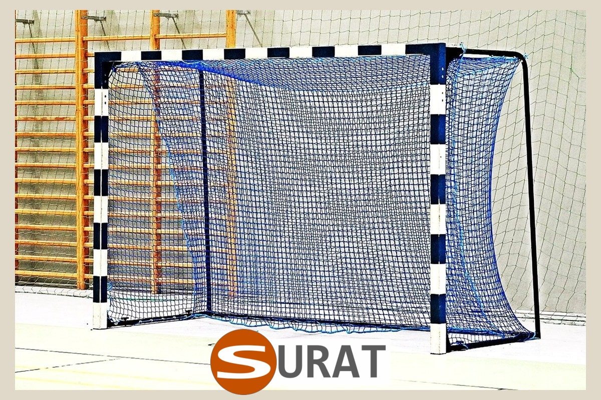   Surat - Siatki Sportowe - najwyższej jakości siatka z polipropylenu 2mm o optymalnym oczku 2x2cm, trwała i odporna, sprzedawana na wymiar w niskiej cenie. 