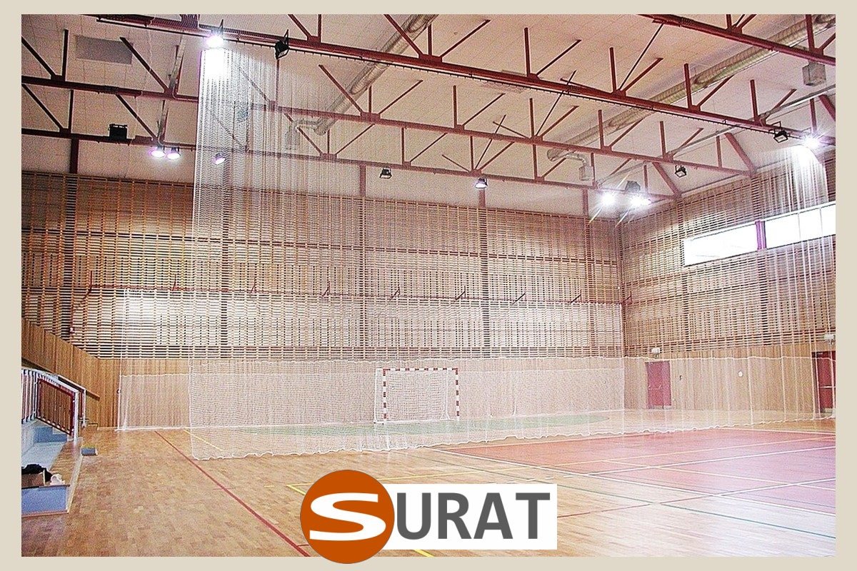   Surat - Siatki do hal sportowych na wymiar, wykonane z polipropylenu o grubości 6mm i zielonym kolorze, z oczkami 8x8cm, dopasowane do twoich wymiarów. 