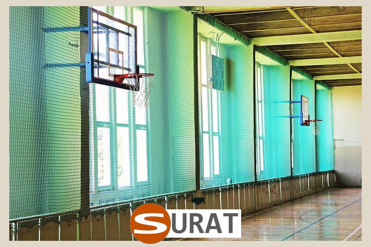   Surat - Siatki Hale Sportowe to solidne i wartościowe siatki o optymalnym oczku 8x8cm, które są wybierane ze względu na swoją trwałość i niską cenę. 